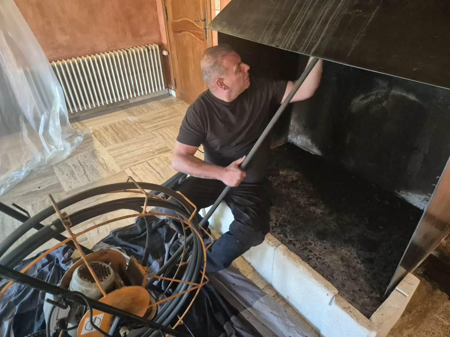 Ramonage conduit brique traditionnel Lille - Technique ancestrale AU RAMONEUR Nord